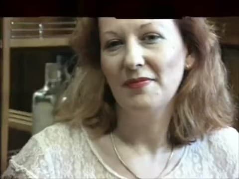 Mature bored housewife gets her asshole tickled