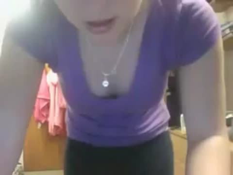A young bitch fingering herself