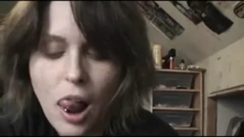 She sucks and tugs a cock for a facial 