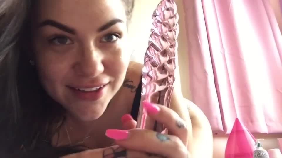 Filling her cunt with a glass dildo on webcam