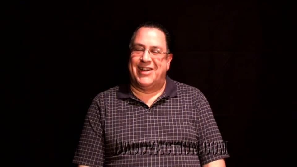 Papis makes himself so horny while wanking