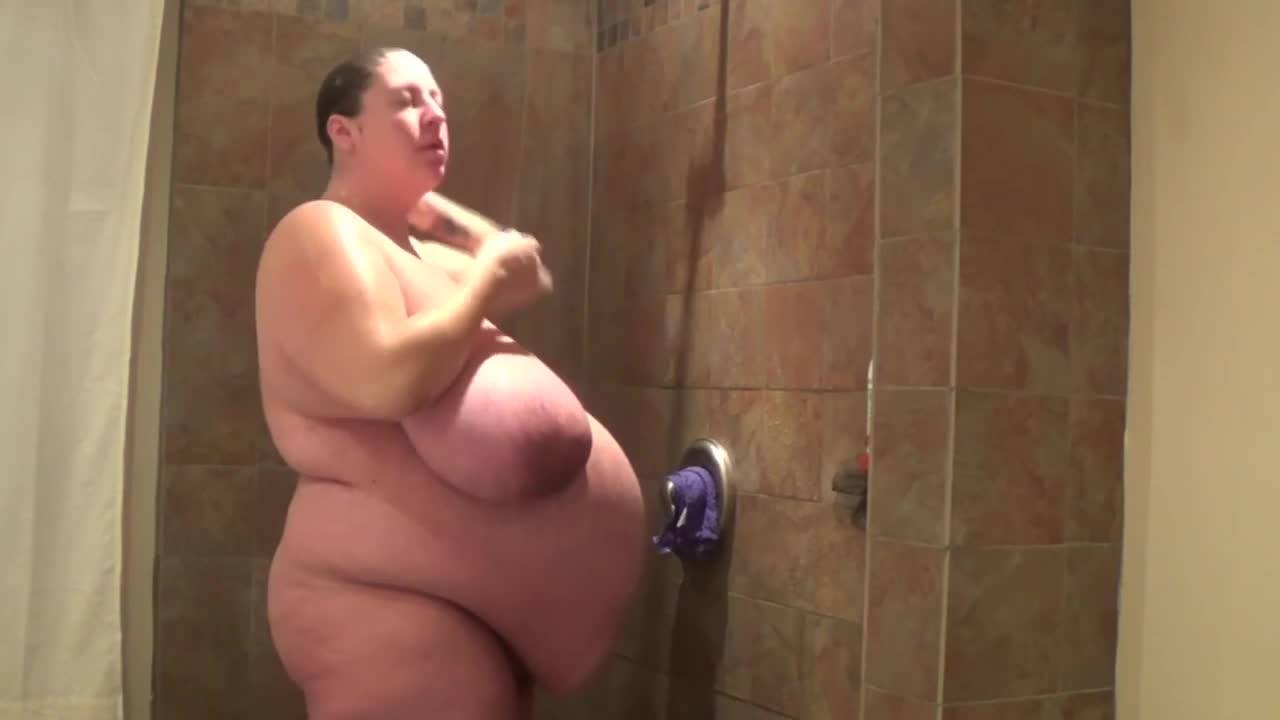 BBW takes a shower and cleans her curves