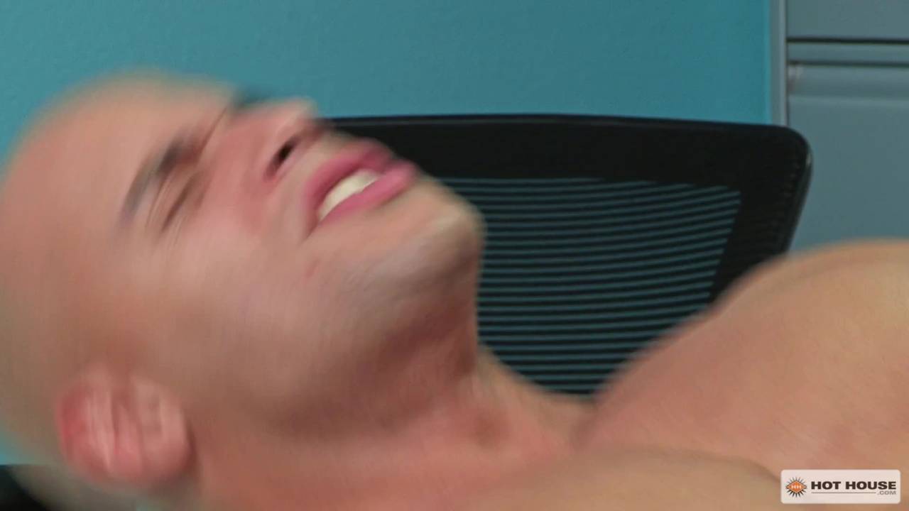 Sean Zevran and Carlos Lindo love to butt fuck