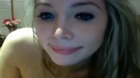 Gorgeous teen shemale enjoys wanking herself
