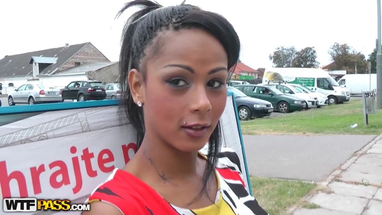 A black babe fucks like a whore outside