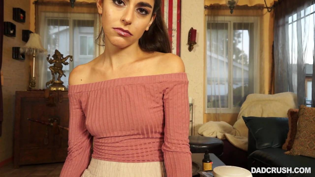 Arielle Faye is a young girl who sucks well!